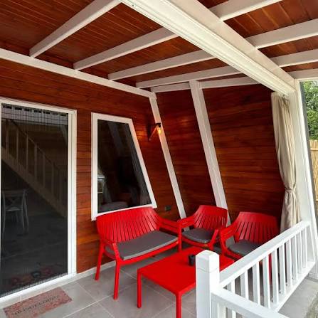 ADAGULİ 2 beyaz çerçeveli veranda
